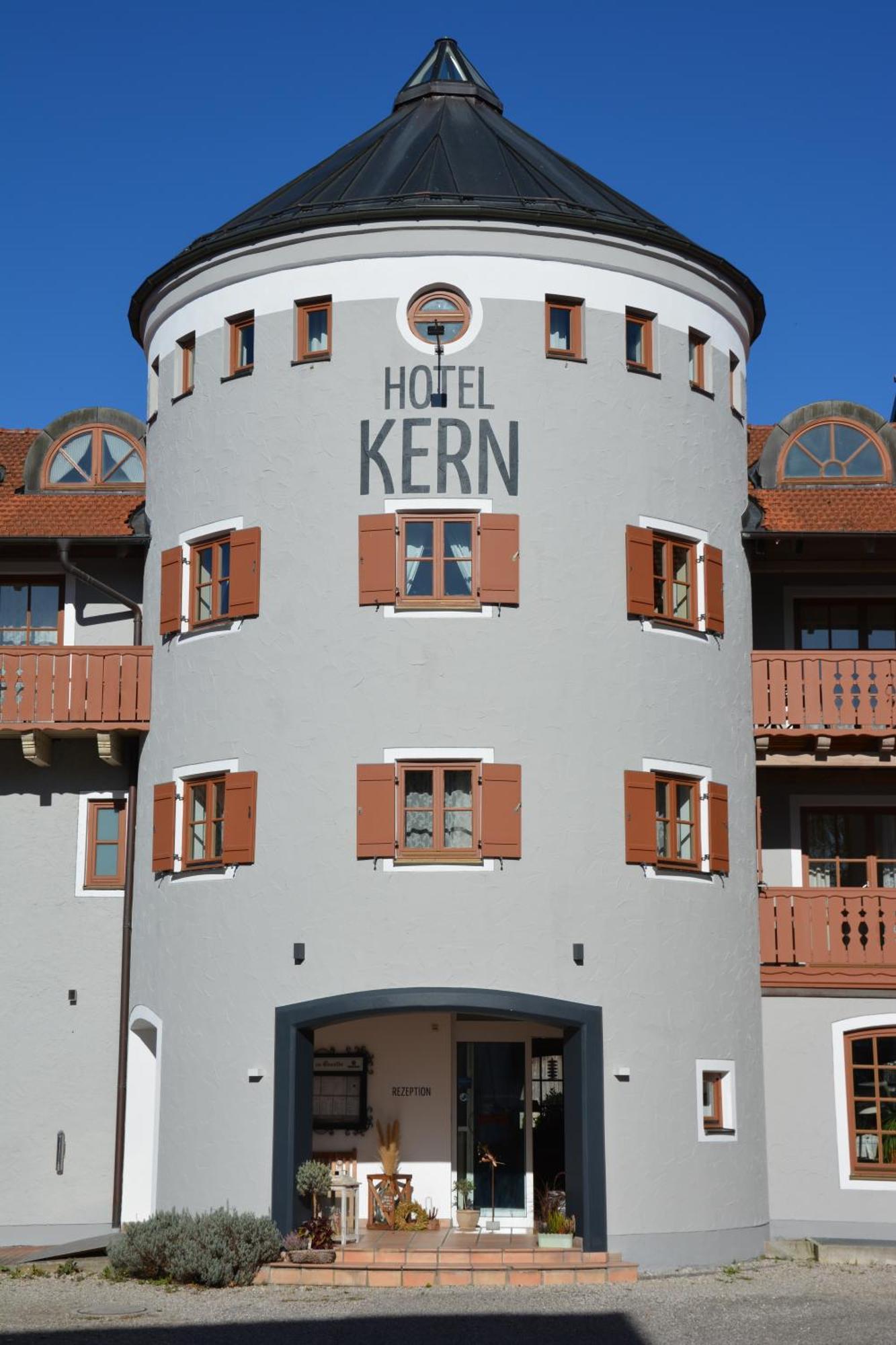 Hotel Garni Kern Halfing Екстериор снимка